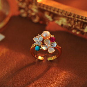 Anello Regolabile di Lusso Retrò con Perla Naturale d'Acqua Dolce Bianca e Lega Elettroplaccata, Design Floreale alla Moda - Product Image 2