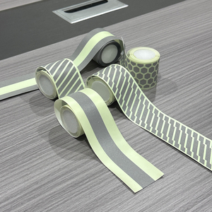 Ruban réfléchissant photoluminescent, ruban réfléchissant en polyester, ruban réfléchissant luminescent imperméable, ruban réfléchissant qui brille dans le noir pour l'extérieur - Product Image 2