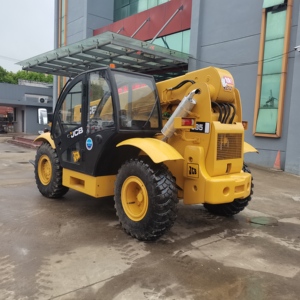รถยกเทเลสโคปิค JCB 535 สีเหลือง ขับเคลื่อนสี่ล้อ พร้อมยางสำหรับใช้งานนอกถนน เครื่องยนต์ เกียร์ ปั๊ม รับน้ำหนักได้ 12000 กก. อุปกรณ์ก่อสร้าง - Product Image 5