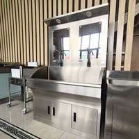 Station d'hygiène double poste en acier inoxydable avec miroirs LED et robinets à capteur pour usine de transformation alimentaire moderne