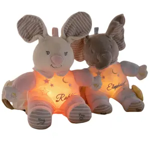 Nuevo Juguete musical de peluche de poliéster para niños pequeños con luz brillante, elefante de peluche para apaciguar al bebé, oso de peluche personalizado, piel de juguete