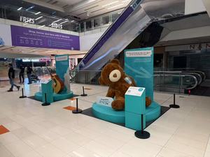 Escultura de Resina de Oso de Peluche Marrón Personalizada, Estatua Artística de Animal para Exhibición en Centros Comerciales - Product Image 3