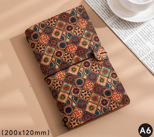 Carnet de voyage personnalisé en cuir PU marron vintage avec boussole en relief, fermeture à sangle, rechargeable, vente en gros - Product Image 4