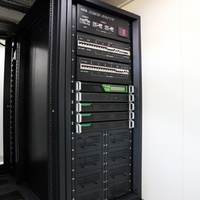 Centre de données modulaire empilable de 20 et 40 pieds avec armoire de serveur pour cluster de formation GPU