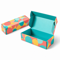 Boîte d'expédition en carton ondulé légère avec logo personnalisé pour boutique de vêtements en ligne