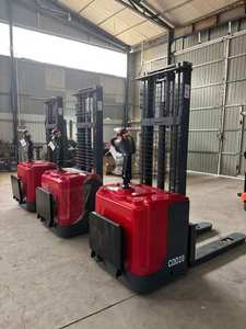 Chariot élévateur électrique 2 tonnes, hauteur de levage 2 mètres, mât à trois sections, batterie plomb-acide, pneus pleins, utilisation debout, usage intérieur - Product Image 2