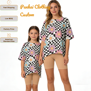Set Casual Coordinato Mamma e Figlia, Vestibilità Comoda Oversize, 2 Pezzi, Maglietta a Maniche Corte con Collo Tondo in Bambù e Pantaloncini Biker - Product Image 1