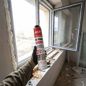 Mousse polyuréthane professionnelle de qualité industrielle à haute adhérence pour l'installation de fenêtres et de portes - Product Image 1