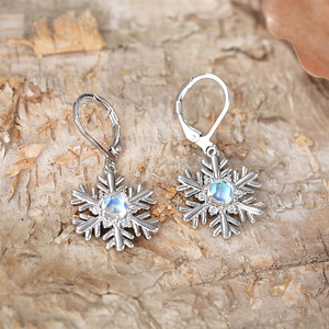 Boucles d'oreilles pendantes florales en forme de flocon de neige en pierre de lune simulée pour femme, bijoux romantiques pour les fêtes - Product Image 5