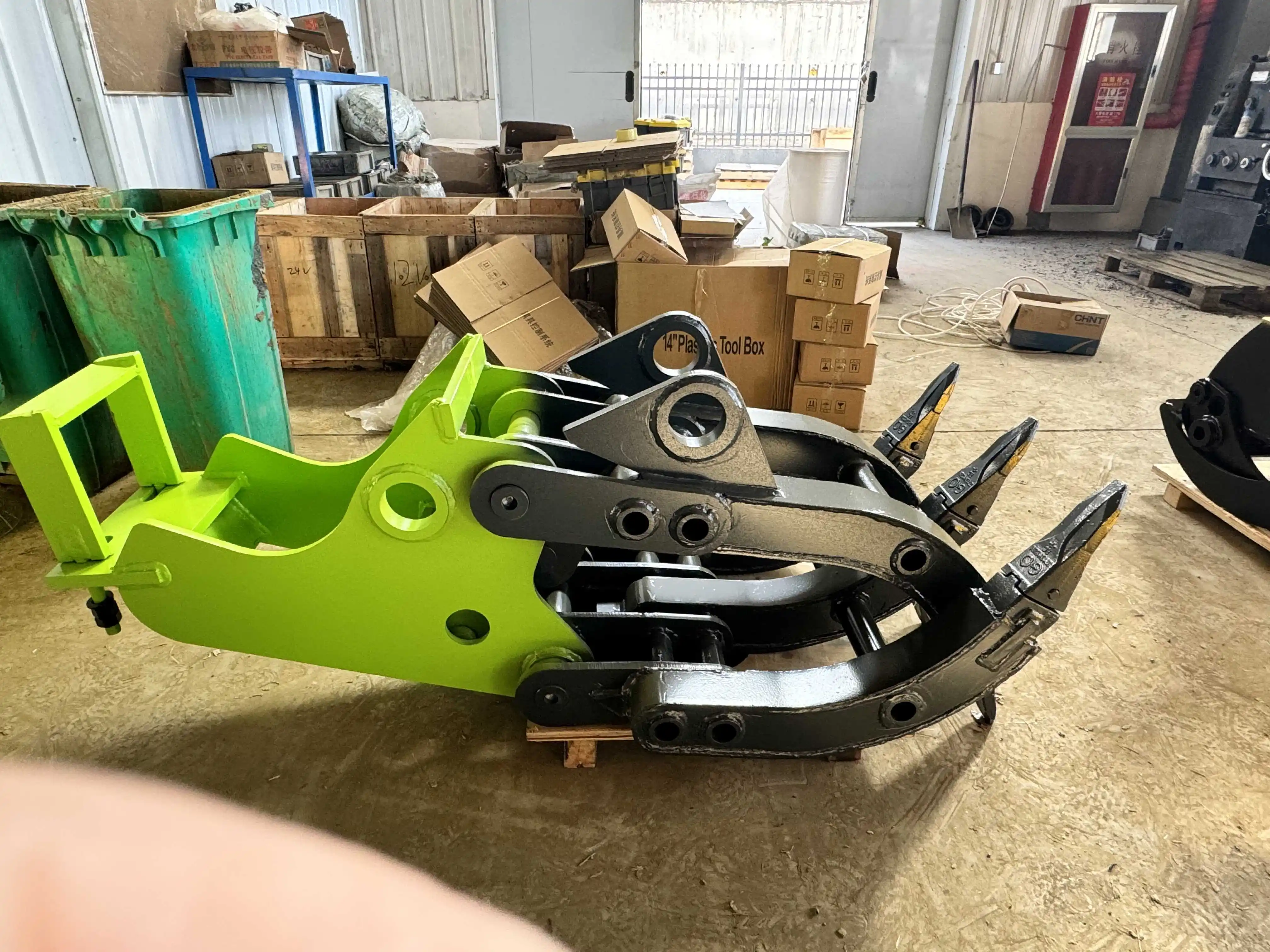 Yantai Machinery's New PC120 Excavator Hydraulic Grapple For Farms And Building Material Shops Core Components Include Engine