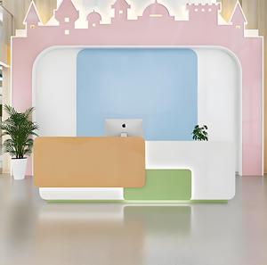 Comptoir de réception minimaliste blanc avec finition en métal acrylique et éclairage LED pour bureau, hall d'hôtel, salon de beauté - Product Image 3