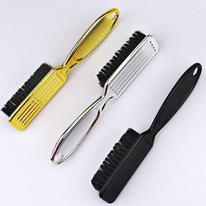 Großhandel Ionische Antistatische Modische Haarbürste Handgehaltener Kunststoffgriff Friseurwerkzeug Bartkamm für den Heimgebrauch - Product Image 1