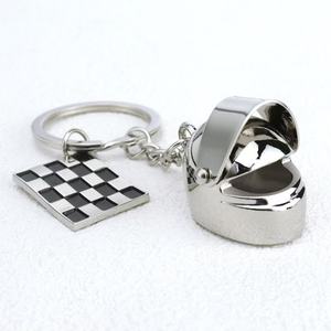Portachiavi con Moschettone in Metallo a Forma di Casco da Corsa F1, Bandiera a Scacchi Bianca e Nera, Design Moto in Lega di Zinco, Regalo per Coppie - Product Image 6
