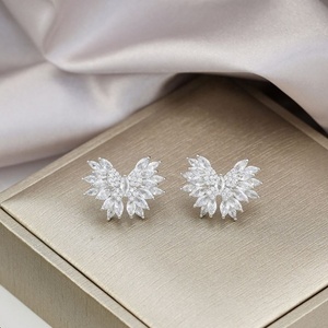 Pendientes de Botón Versátiles de Moda, Elegancia Francesa, de Alta Calidad, Nuevos al por Mayor, para Mujer, con Circonitas, Alas, Plata Tibetana, Chapados en Oro - Product Image 6