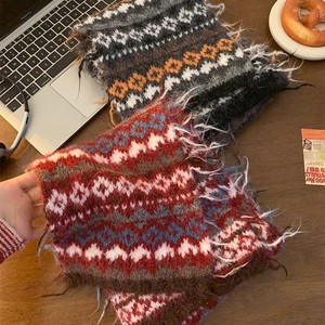 Écharpe d'hiver haut de gamme en tricot jacquard rétro, épaisse et chaude, motif Fair Isle, en polyester, pour un usage décontracté, châle polyvalent et traditionnel - Product Image 5