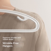 Cintre en plastique ultra-fin LANZYLO ODM pour suspendre les vêtements, sans couture, anti-épaules, pour séchage et rangement, moderne et simple