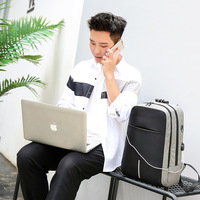 Ransel Laptop Pengisian Daya USB Kunci Anti Maling 36-55L Tas Pelajar Perjalanan Bisnis Abu-abu Hitam Biru Merah Garis Kulit Sintetis