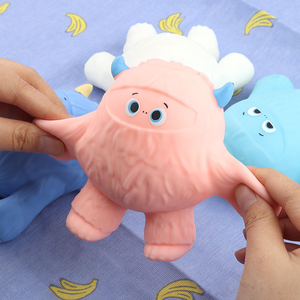 Vente en gros usine 2025 : Jouet à presser en TPR, monstre mignon, monstre de neige, jouet souple et moelleux pour Halloween et anti-stress - Product Image 5