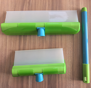 Nettoyeur de <span class=keywords><strong>vitres</strong></span> télescopique écologique Greenwell, raclette en silicone <span class=keywords><strong>pour</strong></span> voiture avec réservoir d'eau et poignée réglable - Product Image 4