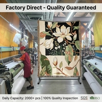 Un tapis d'intérieur tissé en jacquard à fleurs fraîches de style sud-est asiatique