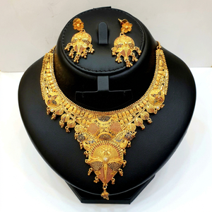 Juego de Joyería para Mujer de Diseño Elegante Chapado en Oro de 24K de la Mejor Calidad, Oferta Directa de Fábrica, Material de Latón Moderno - Product Image 1