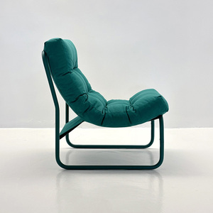 Chaise longue capitonnée bleue de luxe léger pour salon et chambre à coucher, mobilier individuel confortable en tissu rembourré - Product Image 3