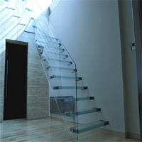 Escalier flottant en verre sur mesure avec structure de support en acier pour maisons contemporaines