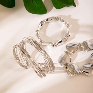 Juego de pulsera de cuentas onduladas de estilo punk americano europeo, especialmente diseñado para niñas, con líneas entrelazadas de múltiples capas - Product Image 3