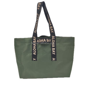 Bolso Tote extra grande impermeable de nailon para mujer, bolso de playa largo con asas impresas personalizadas y logotipo personalizado reutilizable - Product Image 5