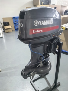 Moteur hors-bord essence 40 CV à 2 temps Sea Walker avec commande par gouvernail et arbre long, idéal pour bateaux à propulsion par jet - Offre Spéciale - Product Image 1