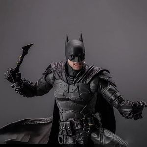 Figura de Acción de DC Comics Serie <span class=keywords><strong>2022</strong></span>, Nueva Edición Deluxe de Batman, Figura de Acción a Escala 1/9, 19 cm/7.5 Pulgadas, con Muchos Accesorios Coleccionables - Product Image 6