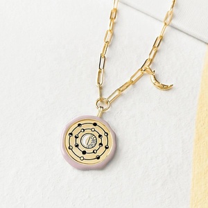 Collier en émail Mantra <span class=keywords><strong>Namel</strong></span> en or taupe plaqué or 18 carats, bijoux de créateur de la marque Milskye, luxe - Product Image 4