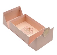 Boîtes cadeaux en carton rose de luxe pour cadeaux