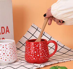 Juego <span class=keywords><strong>de</strong></span> <span class=keywords><strong>Tazas</strong></span> <span class=keywords><strong>de</strong></span> Cerámica con Estampado <span class=keywords><strong>de</strong></span> Corazón Redeco, Diseño <span class=keywords><strong>de</strong></span> Pareja <span class=keywords><strong>en</strong></span> Color Rojo y Blanco Invertido, Forma <span class=keywords><strong>de</strong></span> Barril, Regalo <span class=keywords><strong>de</strong></span> San Valentín, Taza <span class=keywords><strong>de</strong></span> Café - Product Image 6