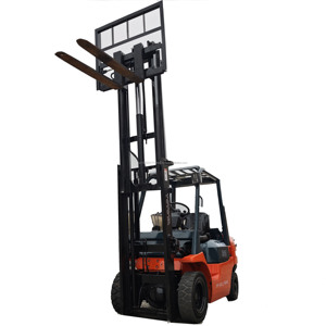 Montacargas Diésel Usado de Japón, Modelo 2022, Capacidad de 3 Toneladas, Tracción 4x4 - Product Image 1