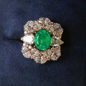 Anillo de Esmeralda Muzo y Diamantes Cultivados en Laboratorio, <span class=keywords><strong>Oro</strong></span> de 9K, Diseño Versátil 3 en 1, Alternativa de Alta Joyería de Lujo a un <span class=keywords><strong>Precio</strong></span> Accesible - Product Image 1