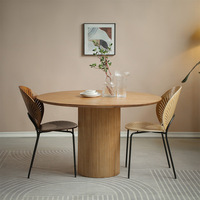 Table à manger ronde en bois robuste pour 4 personnes, style nordique, couleur texture naturelle, pour les repas en famille