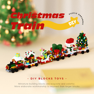 Train de Noël miniature en blocs de construction, jouet pour enfants, ornement DIY, 200-400 pièces - Product Image 1