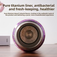 Bouteille d'eau sportive moderne et minimaliste en titane pur, isolée sous vide et épaissie – Conception anti-chute et rebondissante pour l'alpinisme