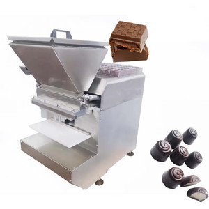 Machine à fabriquer des bonbons fourrés au chocolat et aux gommes - Product Image 3