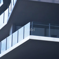 Wetter beständige Geländer aus gehärtetem Glas Gartenzaun Pfosten aus Aluminium legierung verblassen alterung beständige Beschichtung für Treppen balkon