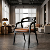 Chaise de salle à manger élégante en bois de frêne massif, avec dossier creux cintrée et rembourrée, finition ouverte