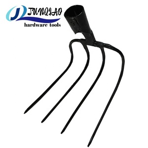 Fourche <span class=keywords><strong>à</strong></span> <span class=keywords><strong>fumier</strong></span> agricole Junqiao de haute qualité, <span class=keywords><strong>4</strong></span> <span class=keywords><strong>dents</strong></span> en acier au carbone, manche en bois, revêtement poudré, 33 cm, <span class=keywords><strong>à</strong></span> crochet coudé - Product Image 1