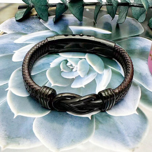 Brazalete con Nudo en Forma de Ocho, Acero Inoxidable, Cierre Ajustable a Presión, Joyería para Hombre, Regalo, Diseño Geométrico - Product Image 1