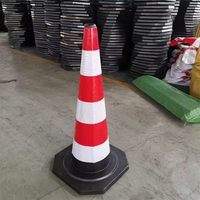 Prix d'usine – Cônes de signalisation en caoutchouc et plastique de 70 cm avec bande réfléchissante prismatique haute intensité, protection IP68 pour le contrôle du trafic