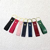 Porte-clés en cuir PU motif crocodile multicolore, personnalisable avec logo, anneau métallique anti-perte, style moderne et minimaliste pour clés de voiture