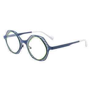 إطارات بصرية كلاسيكية مربعة من السبائك المعدنية كبيرة الحجم على الطراز الكوري ، نظارات حريمي خفيفة الوزن مضادة للضوء الأزرق - Product Image 4