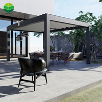 Pergola d'extérieur moderne de luxe Pergola d'extérieur motorisée à toit bioclimatique étanche à la pluie avec cadre en alliage inoxydable Pergola revêtue à distance en aluminium
