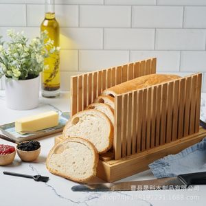 Trancheuse à pain en bambou, largeur réglable, pliable, avec plateau de récupération des miettes, support de rangement pour utilisation sur le plan de travail de la cuisine - Product Image 1