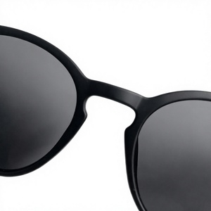 Accessoires pour <span class=keywords><strong>lunettes</strong></span> intelligentes IA : Monture ronde noire brillante pour <span class=keywords><strong>femme</strong></span> avec verres polarisés et verres multifonctionnels - Product Image 1